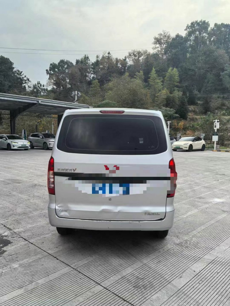 菏澤21年五菱汽車宏光9