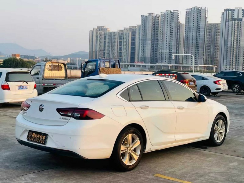 广州18年别克君威8