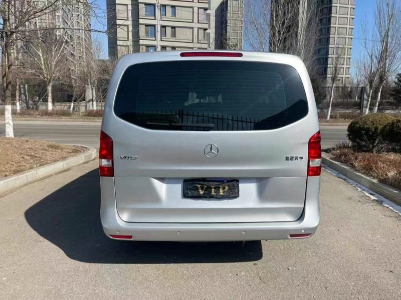 广州17年奔驰威霆9