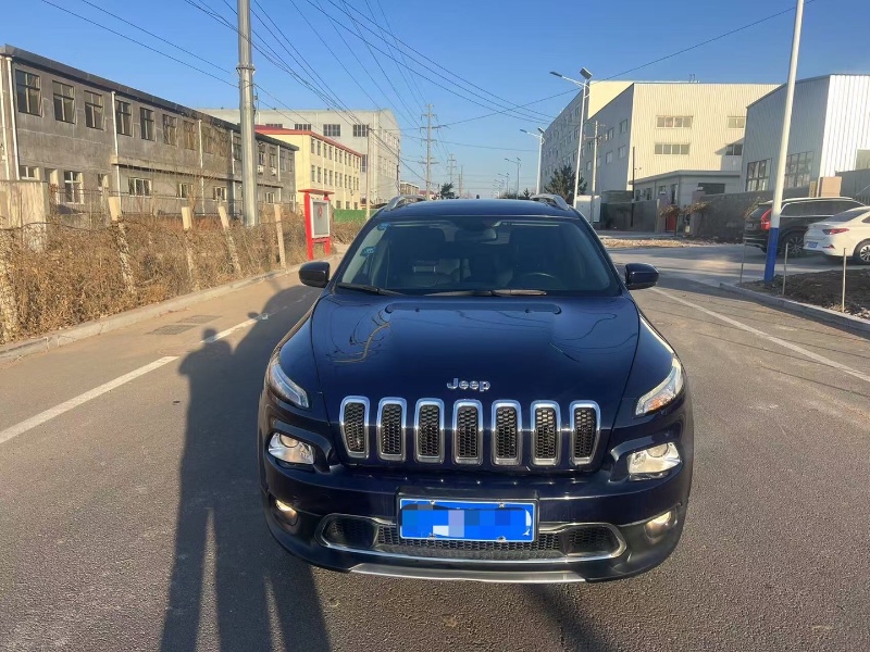青島18年Jeep自由光1