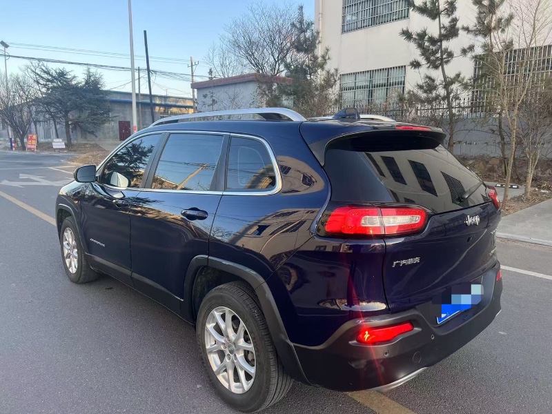 青島18年Jeep自由光5