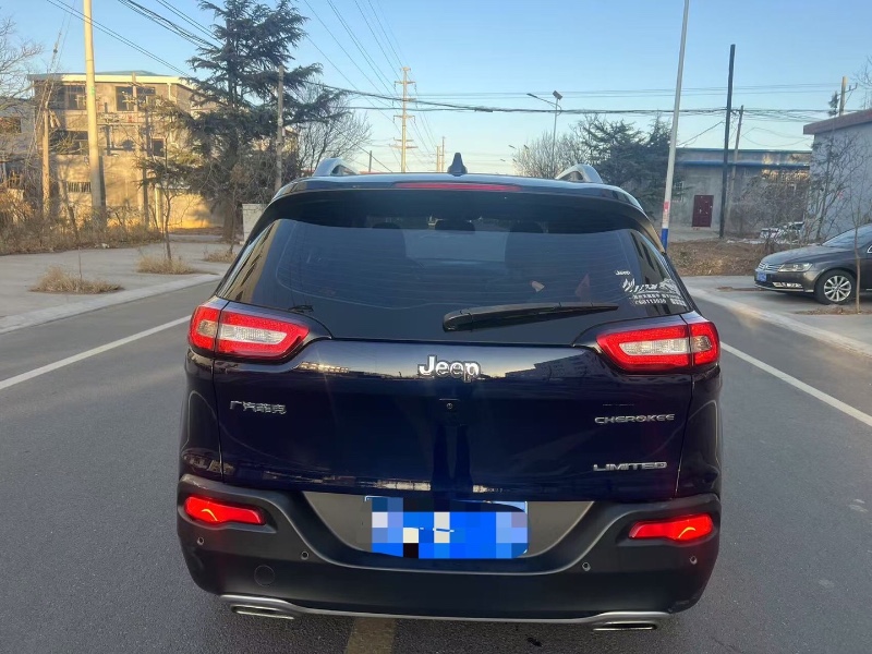 青島18年Jeep自由光7