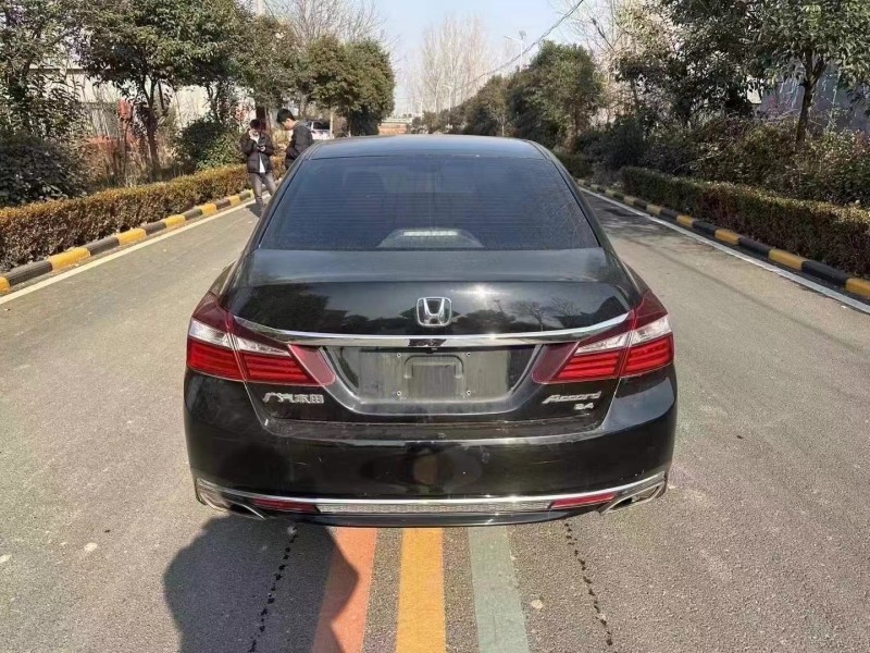 枣庄17年本田雅阁9