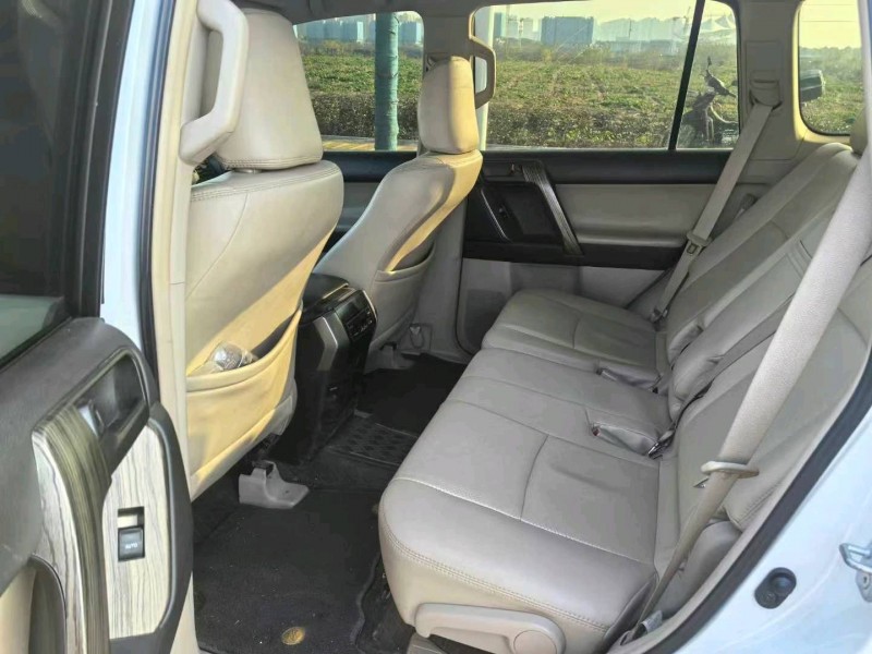 武汉13年丰田普拉多3