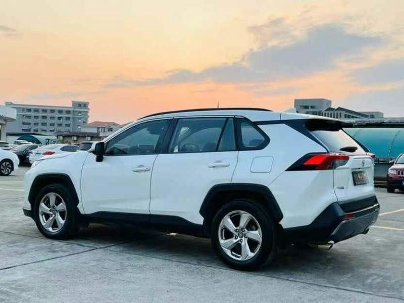 东莞20年丰田RAV49