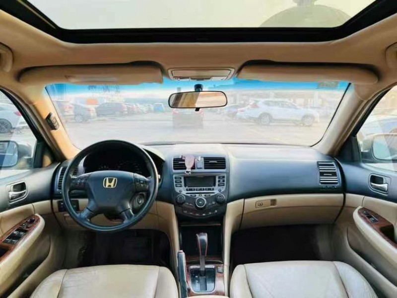 东莞07年本田雅阁3