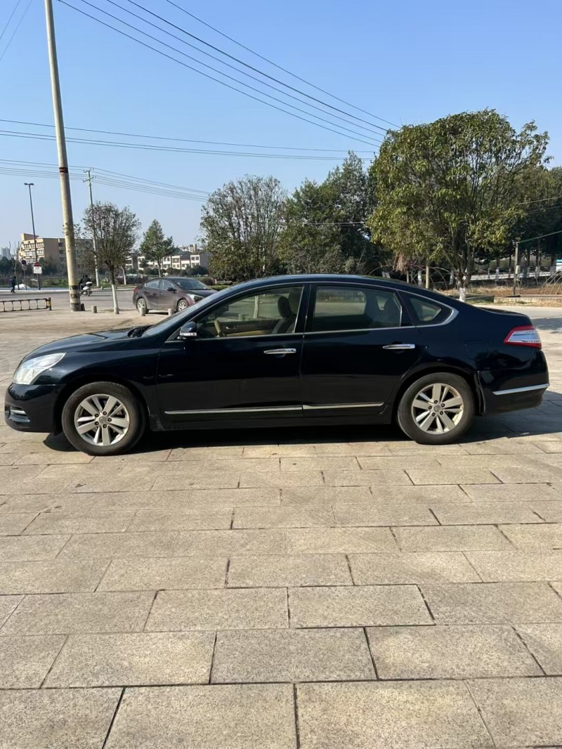 宜昌12年日產天籟3