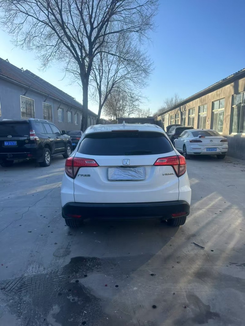 青岛19年本田缤智8