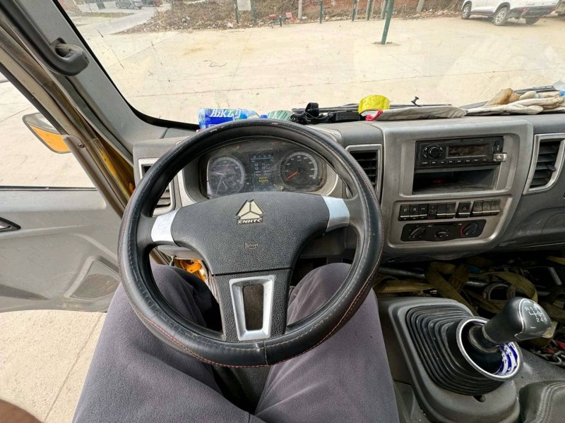 新鄉21年卡車系列重汽豪沃8