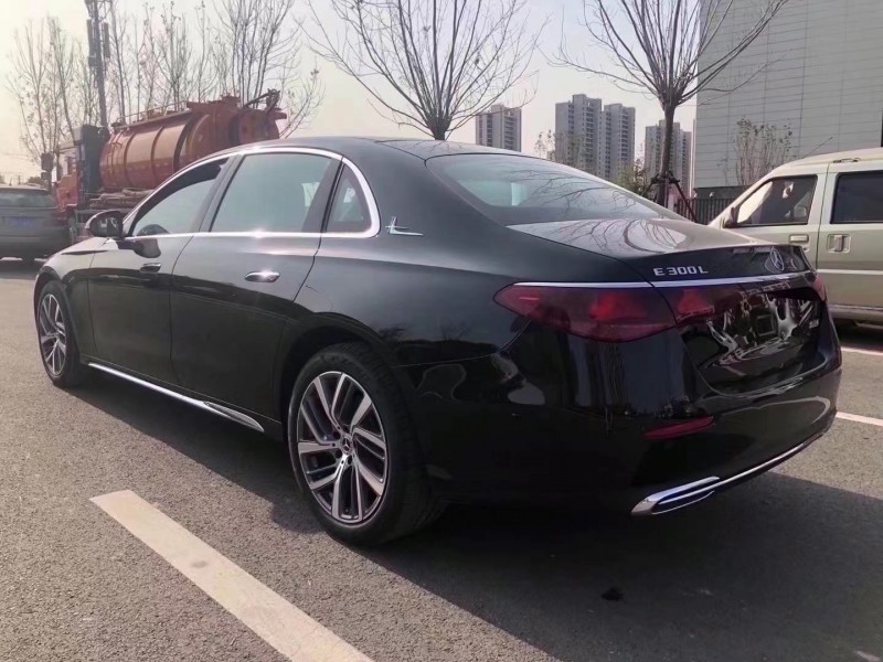 青岛24年奔驰E8