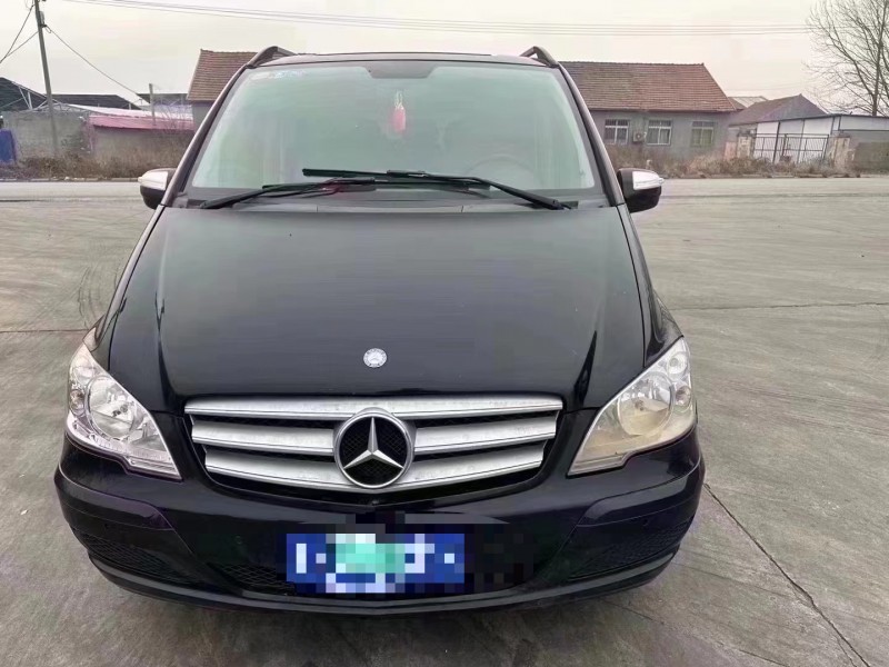 青岛16年奔驰唯雅诺1