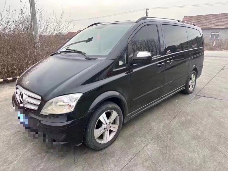 青岛16年奔驰唯雅诺2