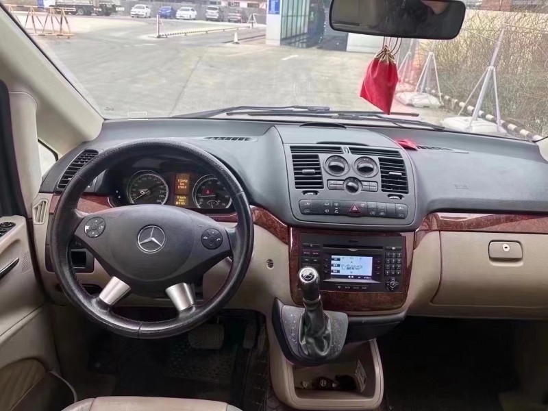 青岛16年奔驰唯雅诺6