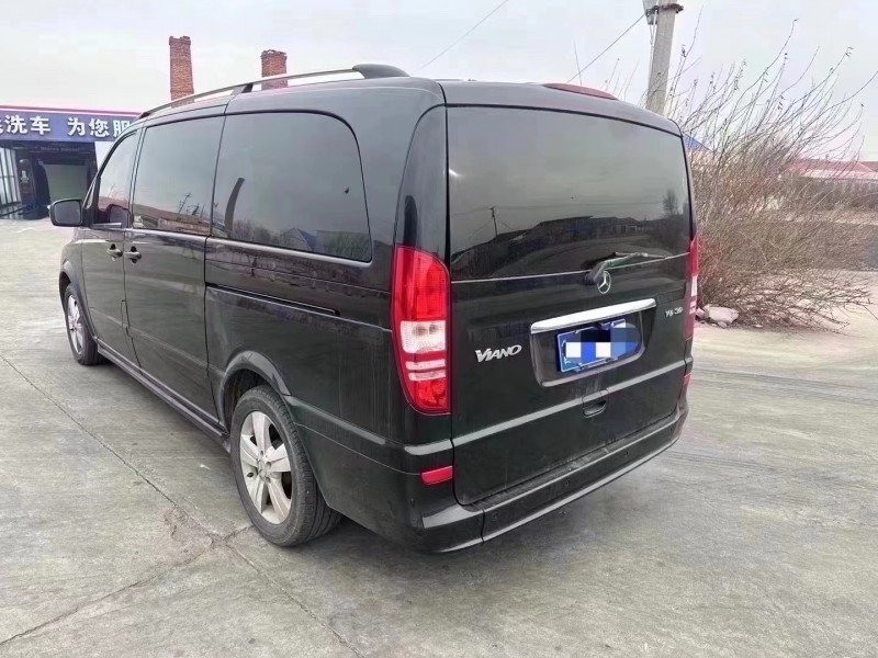 青岛16年奔驰唯雅诺7