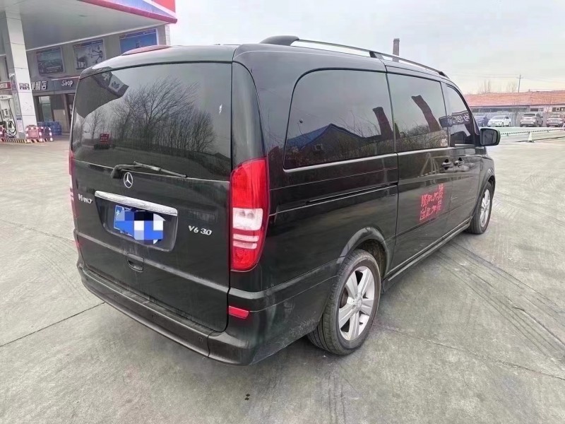 青岛16年奔驰唯雅诺8