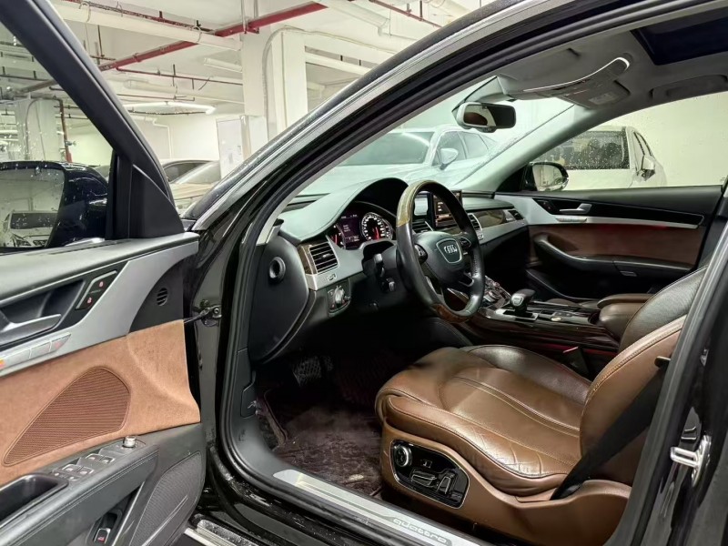 广州17年奥迪A8L5