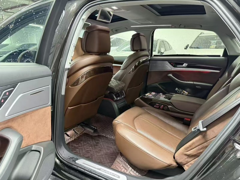 广州17年奥迪A8L6