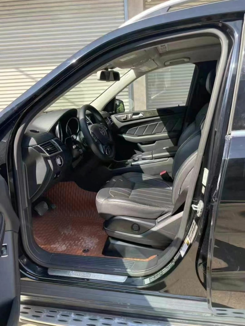 广州16年奔驰GL8