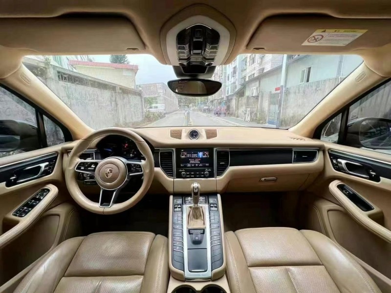 广州16年保时捷Macan4