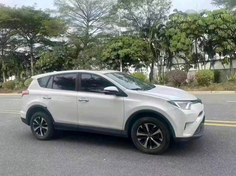 珠海21年豐田RAV42
