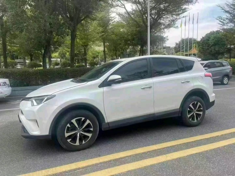 珠海21年豐田RAV43
