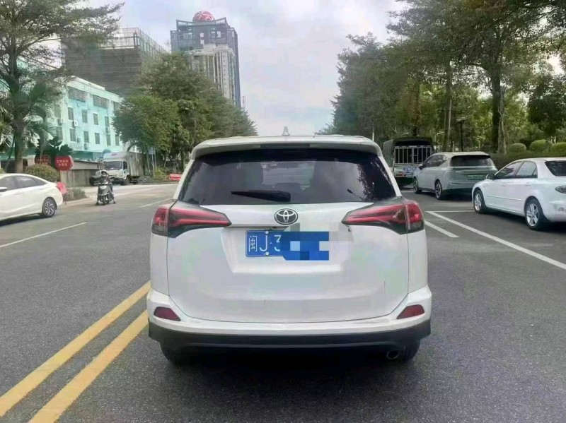 珠海21年豐田RAV44