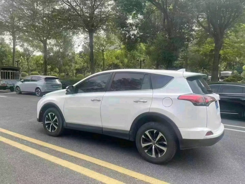珠海21年豐田RAV48