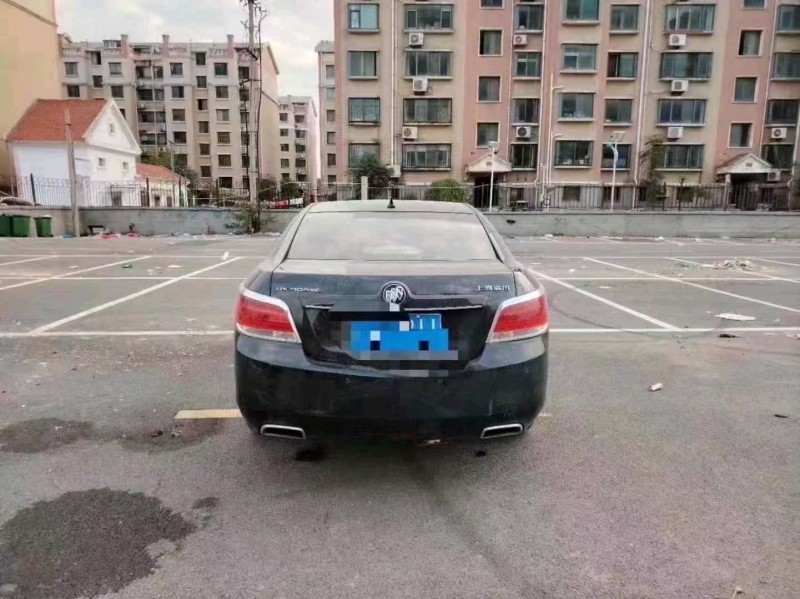 枣庄12年别克君越2