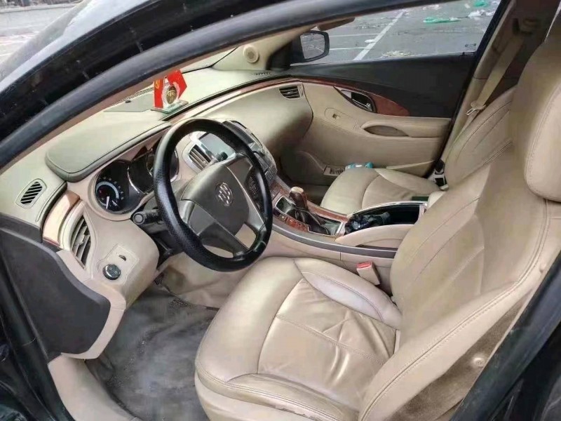 枣庄12年别克君越5