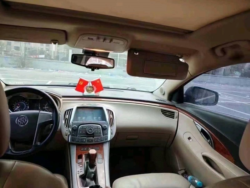 枣庄12年别克君越6