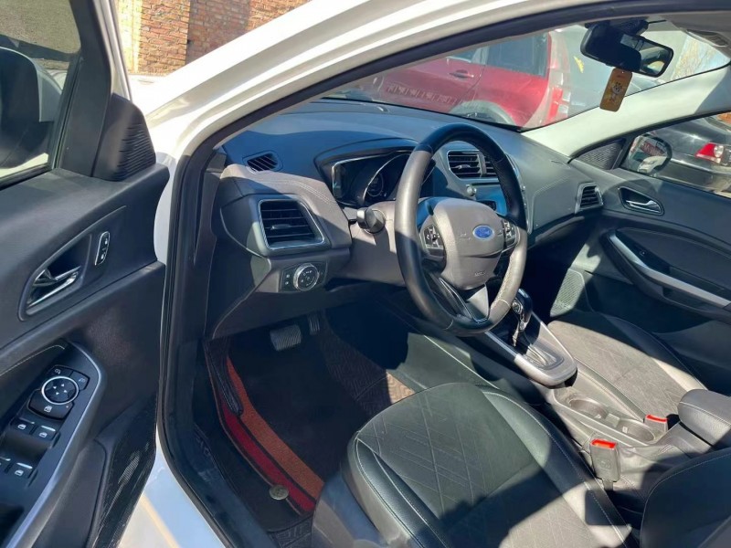 保定20年福特福睿斯5