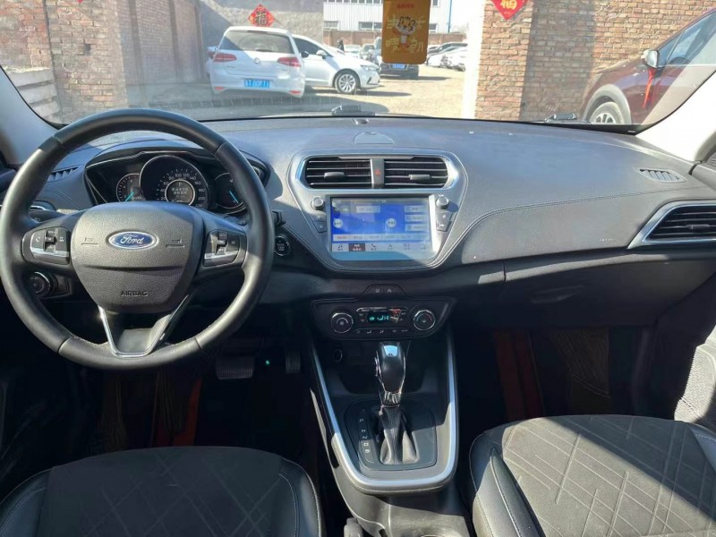 保定20年福特福睿斯6