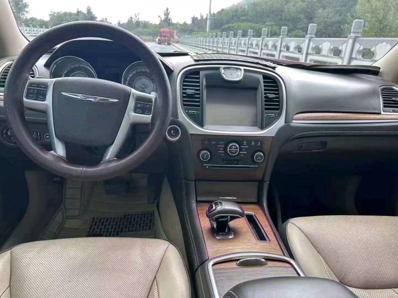 枣庄13年克莱斯勒300C7