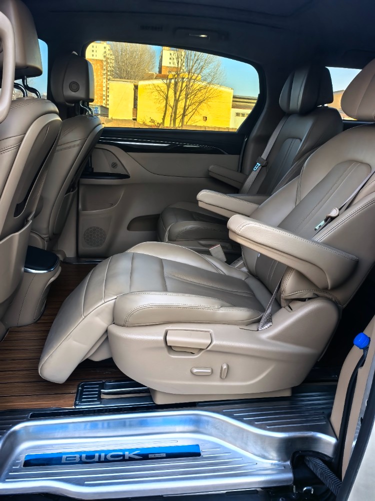 保定19年别克GL87