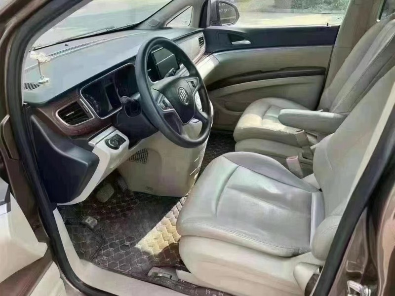 济宁19年别克GL84