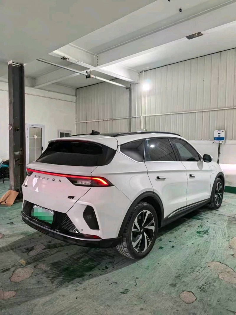 襄陽24年極狐汽車阿爾法9