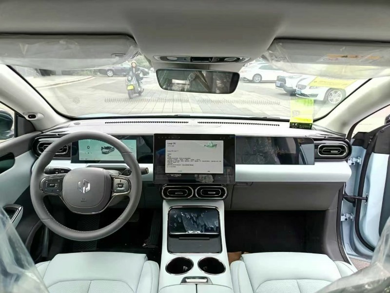 廣州25年零跑汽車C017