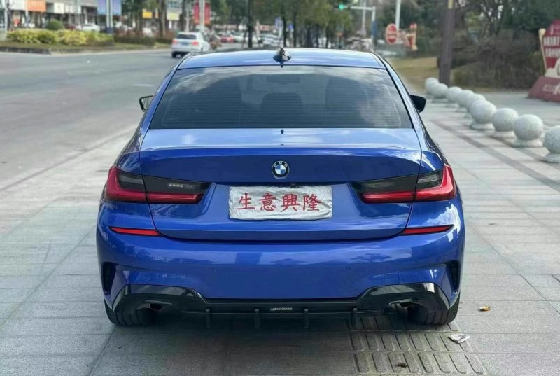 广州21年宝马3系9