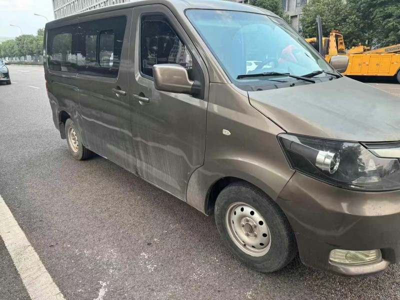 重慶20年長安汽車睿行2