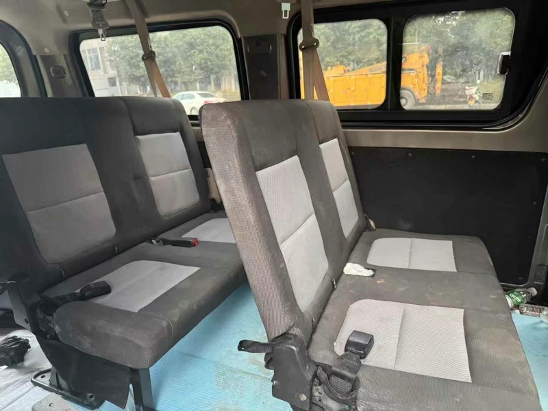 重慶20年長安汽車睿行4