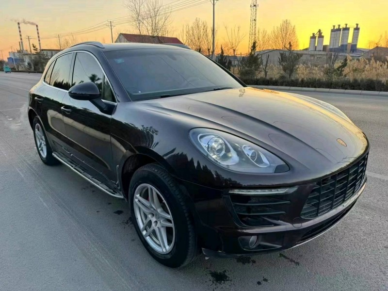 济宁16年保时捷Macan2