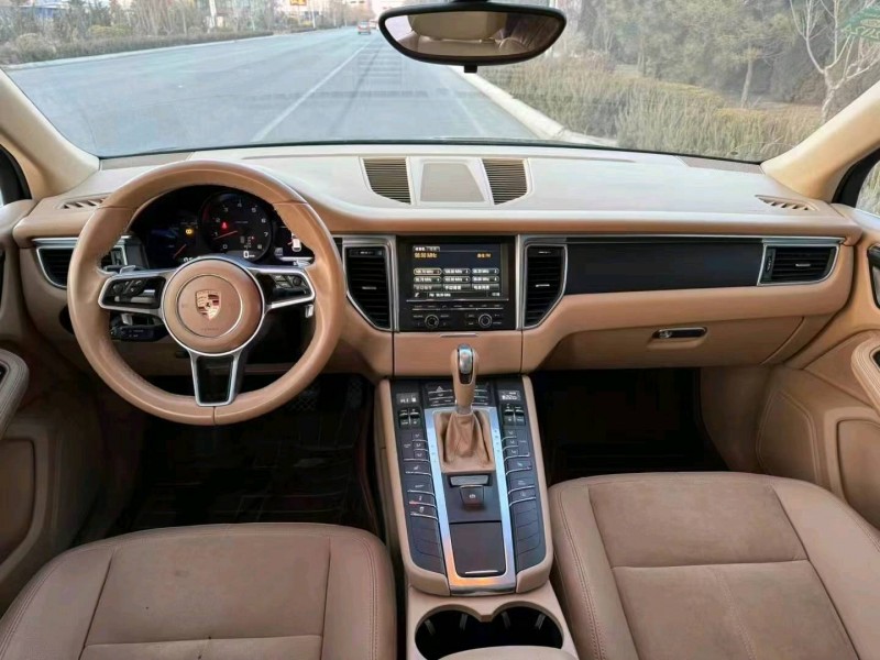 济宁16年保时捷Macan7