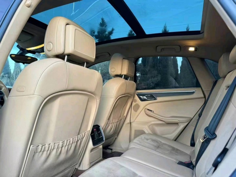 济宁16年保时捷Macan9