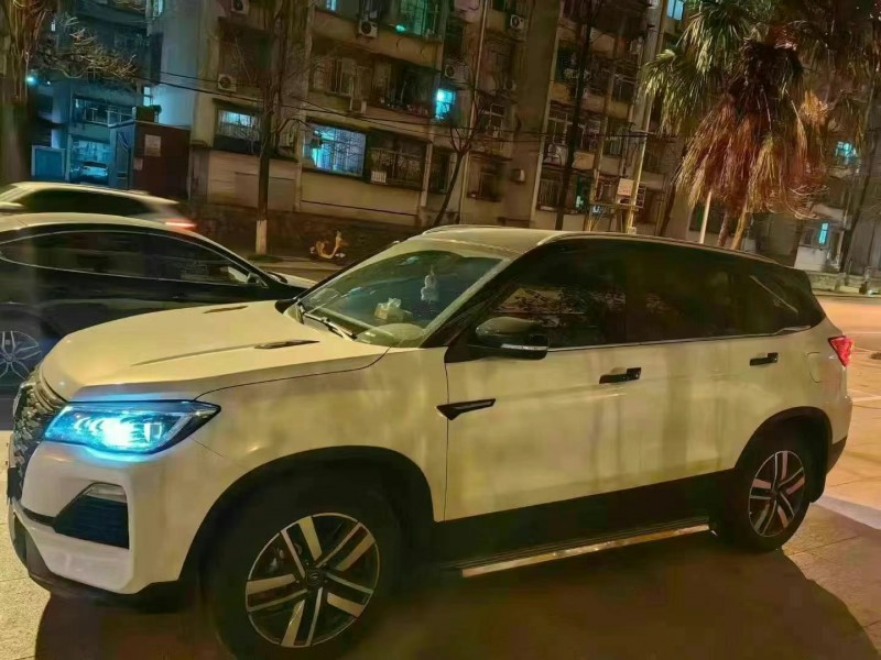 武漢23年長安汽車CS752