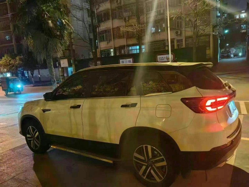 武漢23年長安汽車CS757