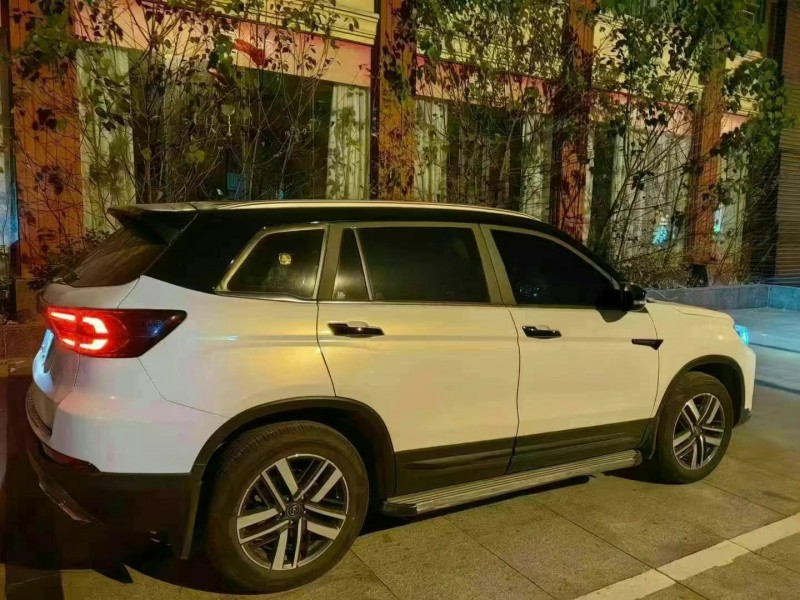 武漢23年長安汽車CS758