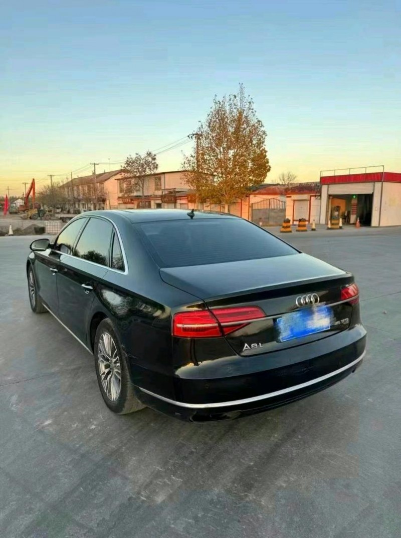 济宁14年奥迪A8L7