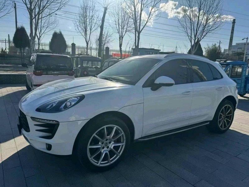济宁16年保时捷Macan3