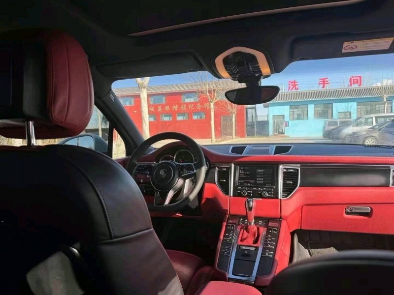 济宁16年保时捷Macan7