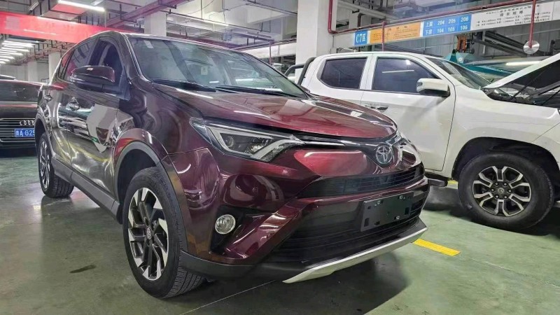 畢節18年豐田RAV42
